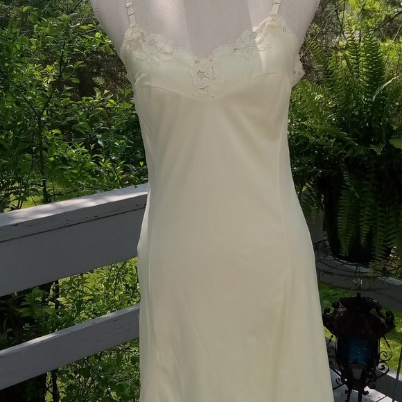 Vintage Slip Lingerie by Formfit Rogers - Picture 2 of 10